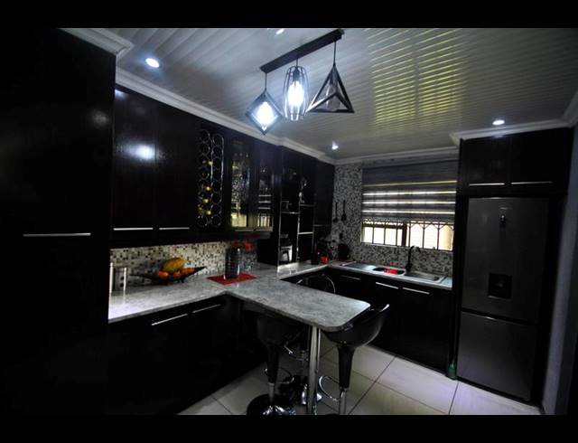 4 BEDROOM HOUSE FOR SALE IN DAWN PARK